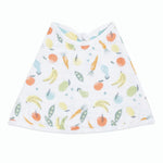 The essentials cotton muslin burpy bib by aden + anais features a fruity and veggie print on white. Made from absorbent cotton muslin, it combines style and functionality with its triangular shape and rounded edges.