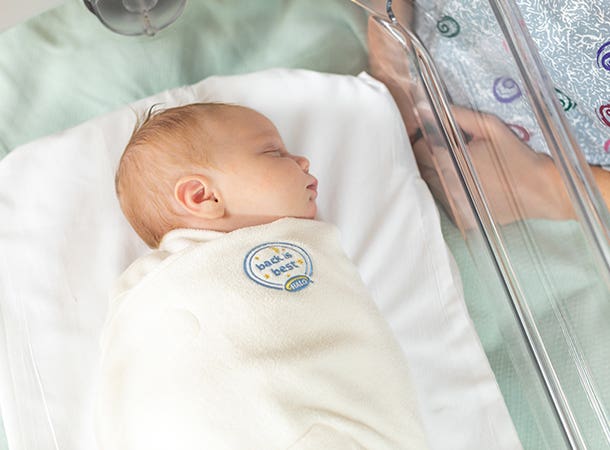 baby sleeping in halo bassinest hospital series